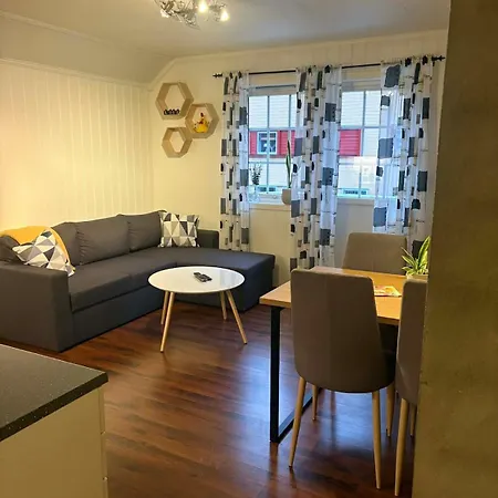 Apartment In Cozy Downtown Neighborhood Laerdalsoyri