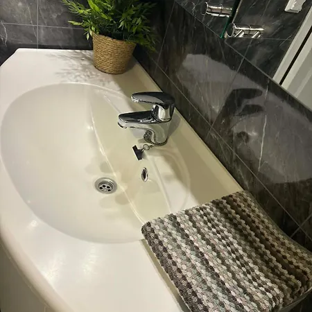 Apartment In Cozy Downtown Neighborhood Laerdalsoyri