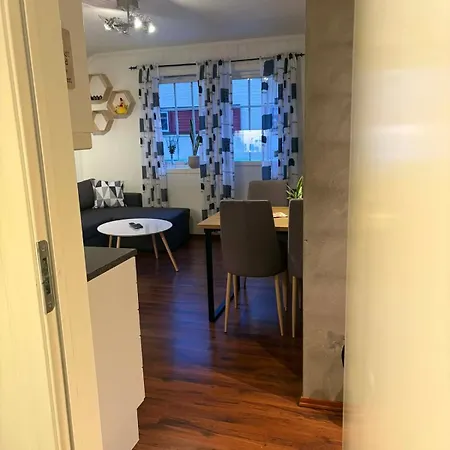 Apartment In Cozy Downtown Neighborhood *